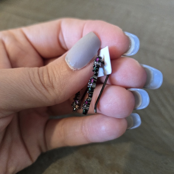 Elegant NWT Multicolor CZ Ear Crawler Earrings With Gunmetal Accents - Picture 5 of 5